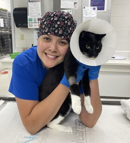 Marissa  Azua, Associate Veterinarian